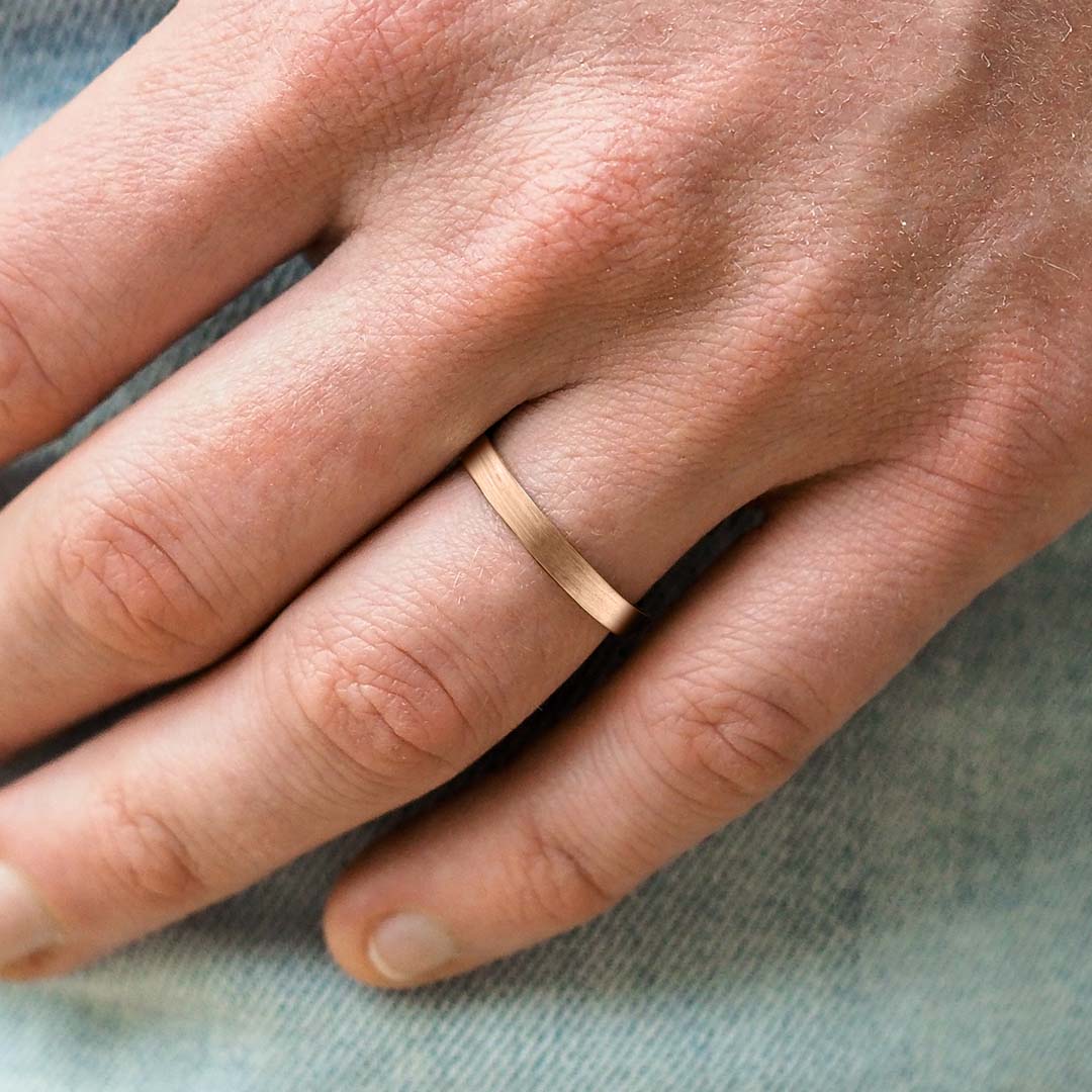Silván kihlasormus, harjattu pinta 3mm flakka, 14K rosekultaa, Silván kihlasormukset