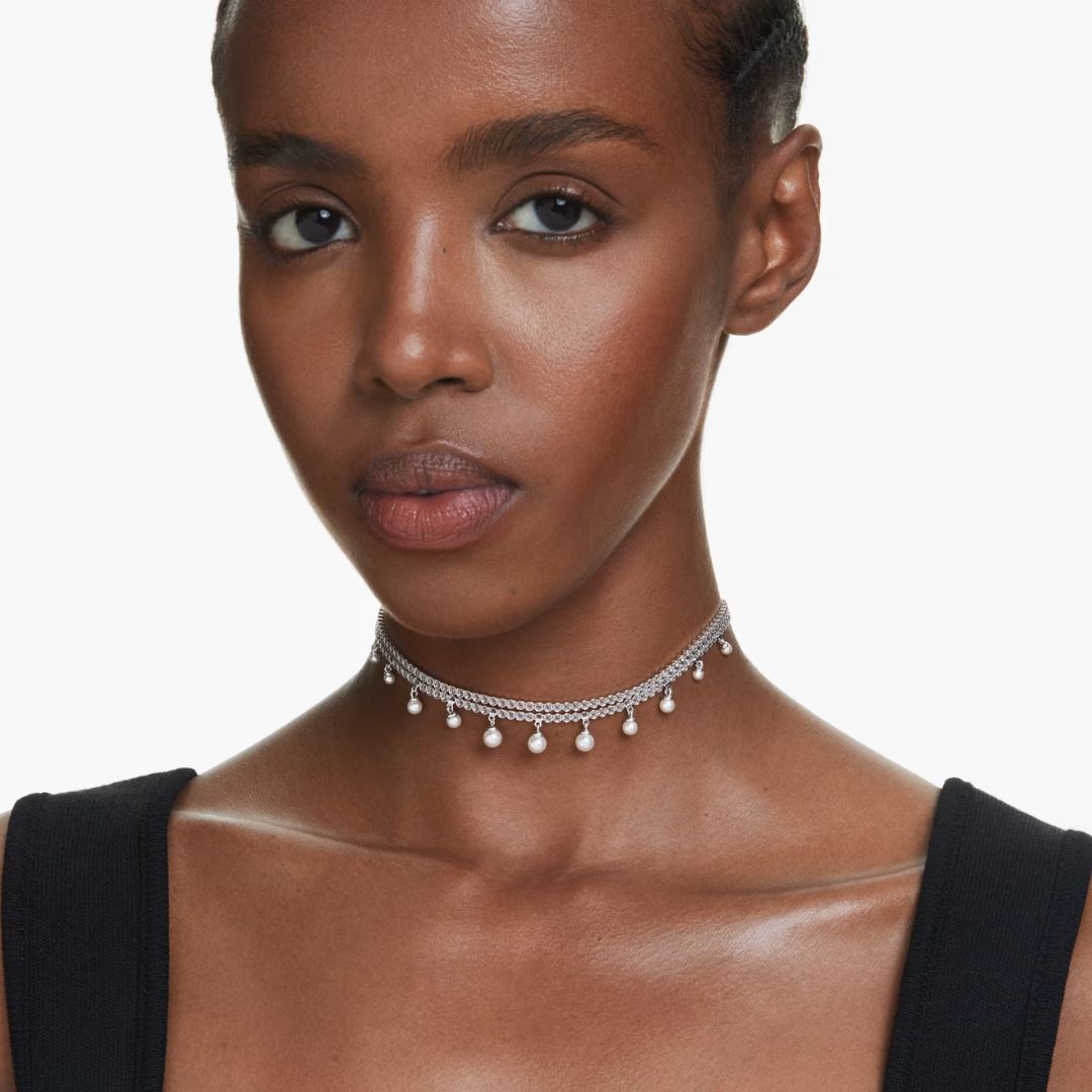 Swarovski x Ariana Grande Choker kaulakoru, vaalea metalli, kirkkaat kristallit ja valkoiset helmet, 5720865