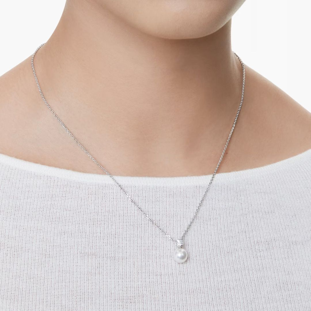 Swarovski Matrix riipus, vaalea metalli kirkkaalla kristallilla ja valkoisella helmellä 5693897
