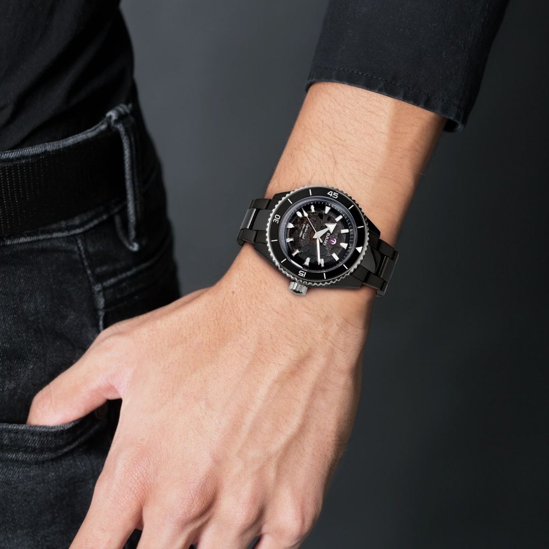 Rado Captain Cook High-Tech Ceramic R32127152, rannekello