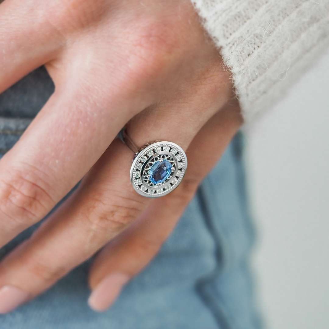 Silván Armi Carmosier Diamond Ring with 0,32ct Sapphire, 14K White gold, Silván Engagement Rings