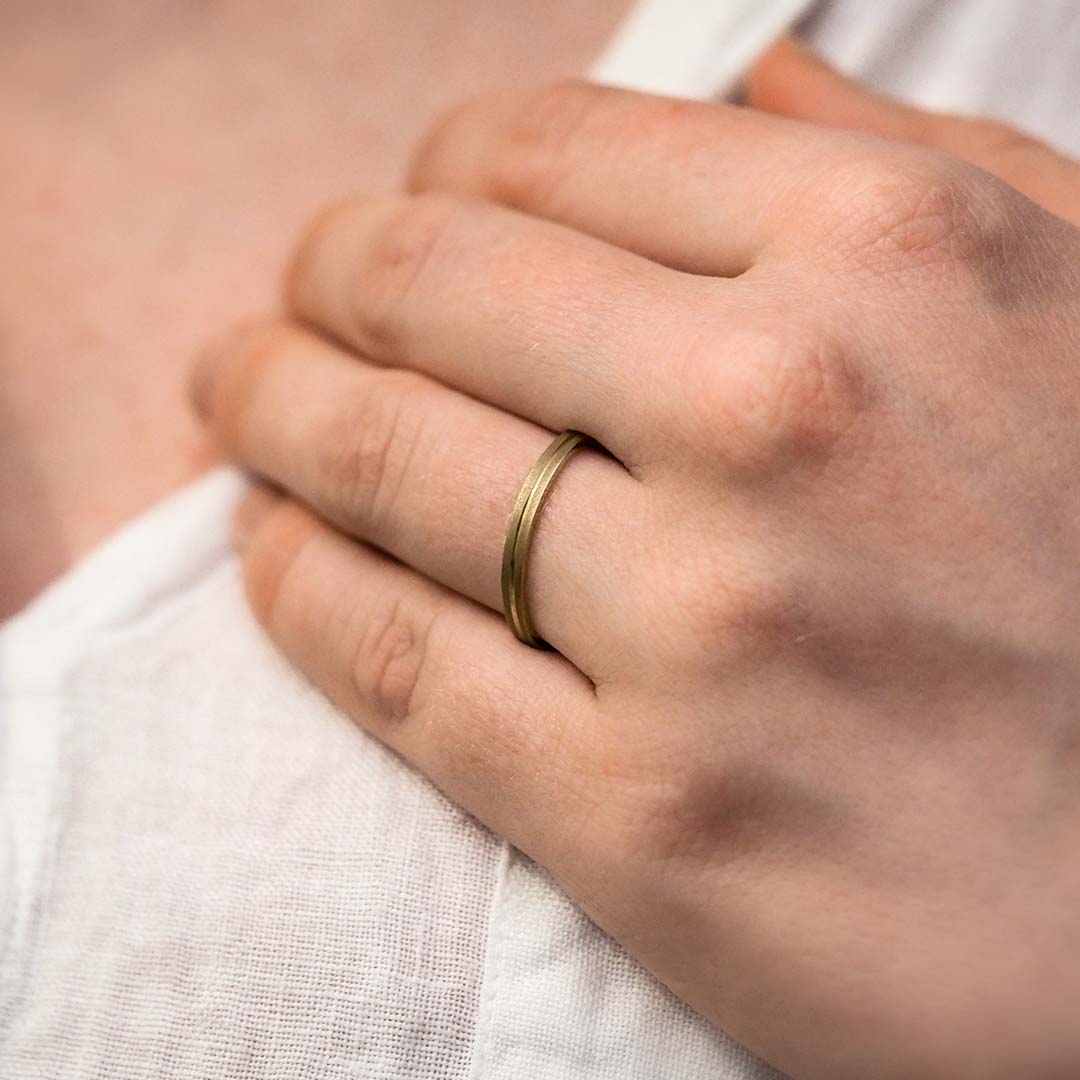 Silván kihlasormus keltakulta, 2mm, kiiltävällä uralla, Silván kihlasormukset