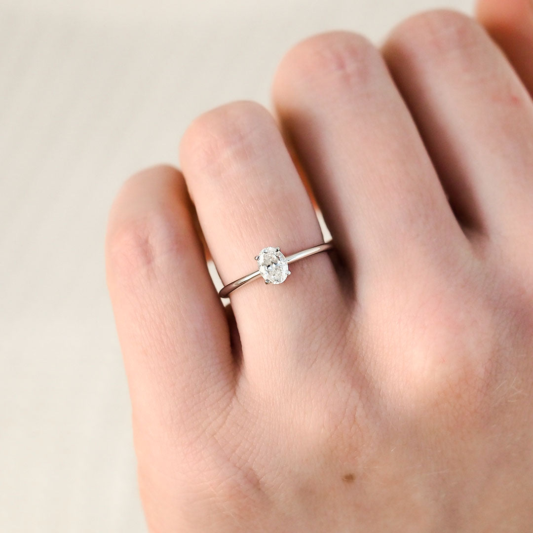 Silván timanttisormus 0,50ct ovaali-hiotulla timantilla, 14K valkokultaa, Silván vihkisormukset