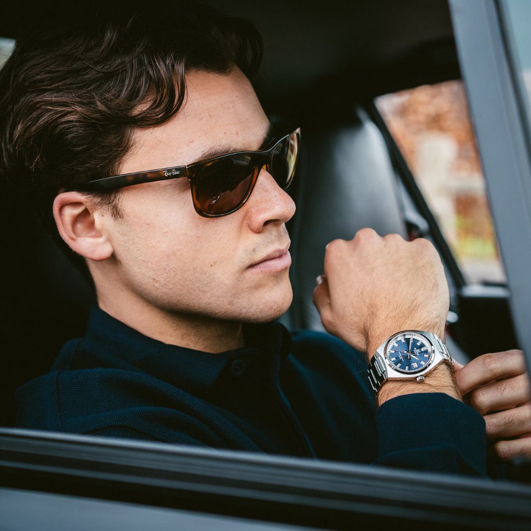 Casio Edifice EFB-109D-2AVEF rannekello sinisellä kellotaululla