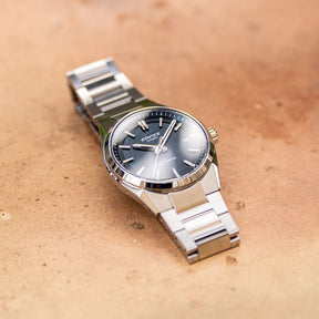 Casio Edifice EFK-110D-2AER miesten rannekello tummansinisellä kellotaululla