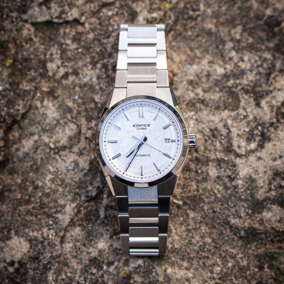 Casio Edifice EFK-110D-7AER miesten rannekello hopeanvärisenä