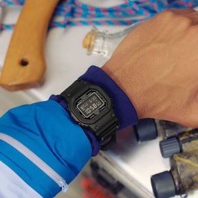 Casio G-Shock DW-5600MNC-1ER musta miesten rannekello kangasrannekkeella