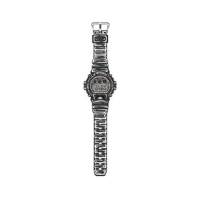 Casio G-Shock DW-6900JV-1ER musta digitaalinen rannekello valkoisilla yksityiskohdilla
