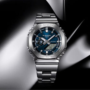 Casio G-Shock GM-2110D-2BER rannekello, sininen kellotaulu