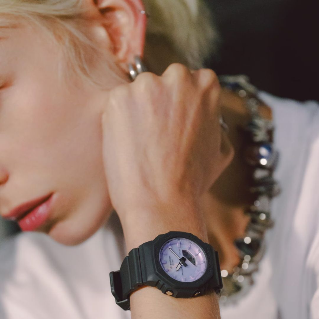 Casio G-Shock naisten rannekello GMA-P2100PC-1AER, musta-violetti