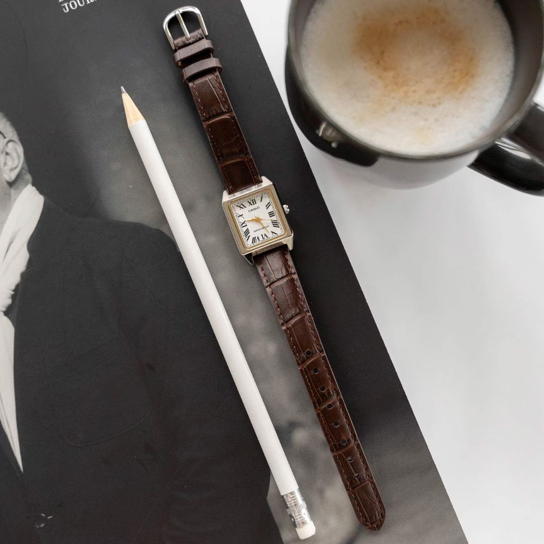 Casio LTP B150L-7B2EF naisten rannekello nahkarannekkeella