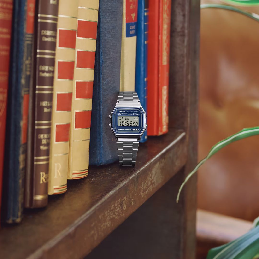 Casio Vintage A158WEA-2EF rannekello, hopeanharmaa ranneke ja sininen näyttö