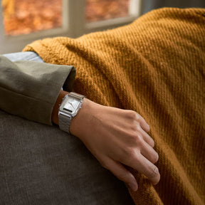 Casio Vintage AQ-230A-7AMQYES rannekello miehen ranteessa