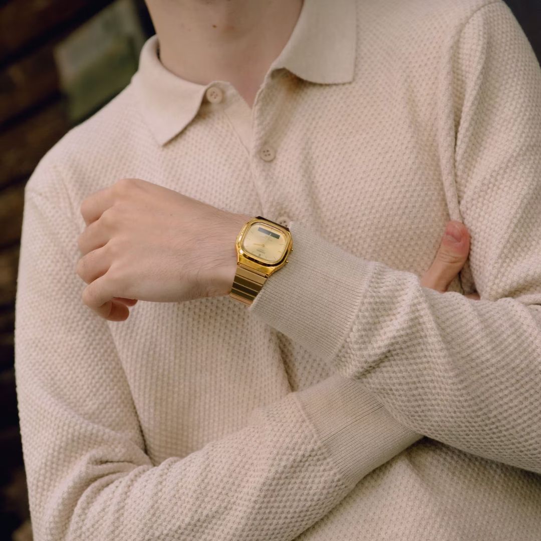 Casio Vintage AQ-240EG-9AEF miesten rannekello kultaisella rannekkeella