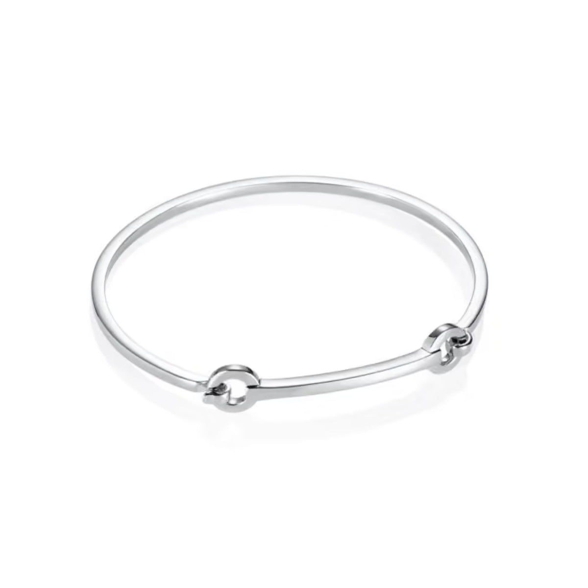Efva Attlingin kiiltävä hopeinen cuff-rannerengas, jossa on siro pyöreä muoto ja kaksi pyöreää koristeosaa.