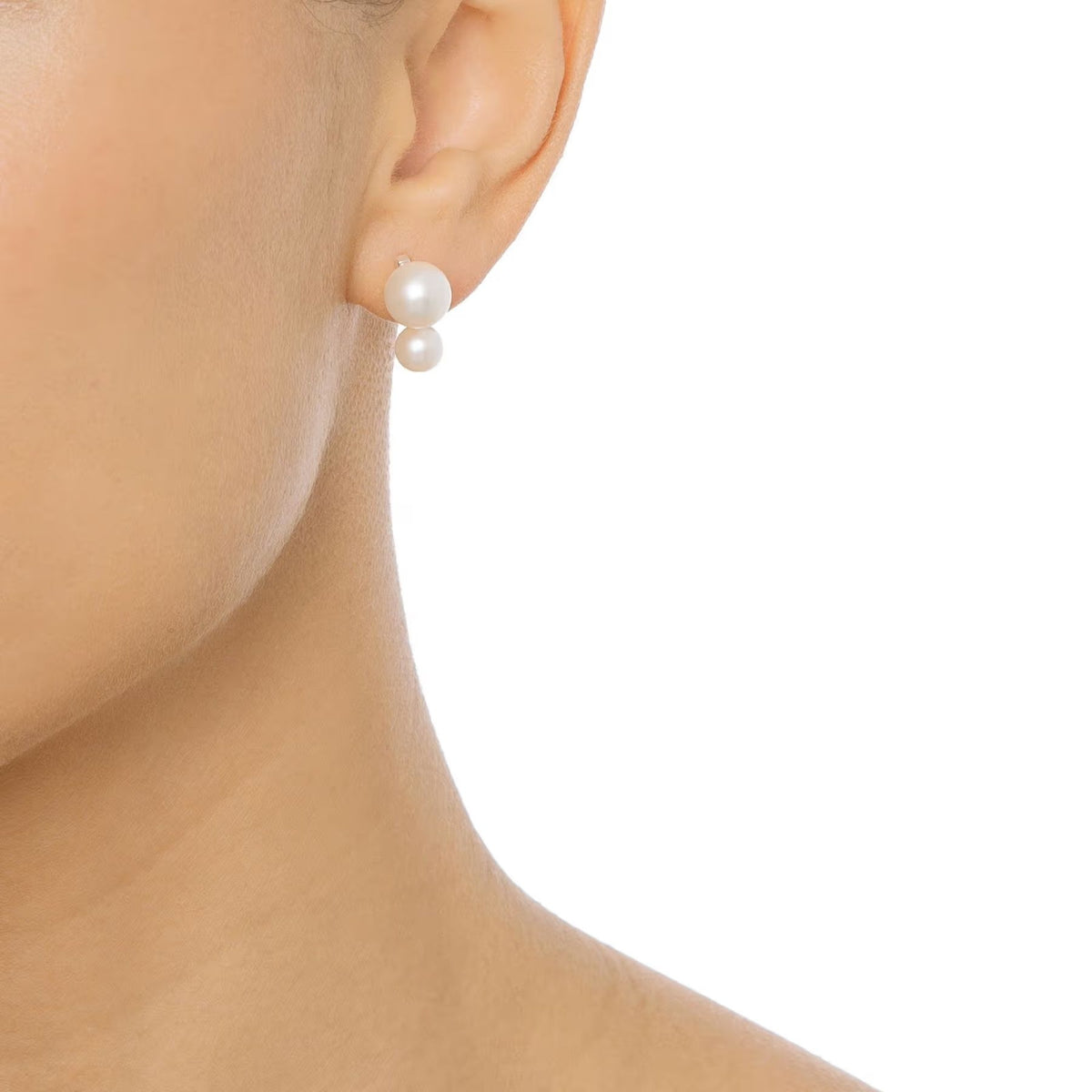 Efva Attling Drip Drop Pearl korvakorut, hopea ja makeanvedenhelmi