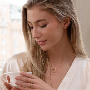 Efva Attling Little Curly Pearly kaulakoru, keltakulta ja makeanvedenhelmi