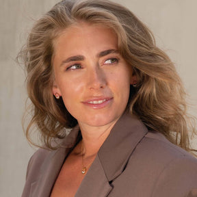 Efva Attling Little Roller Coaster kaulakoru, 18K keltakultaa ja makeanvedenhelmet