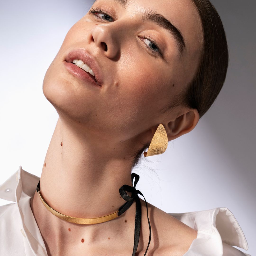 Lumoava Maininki choker riipus, hopea ja satiininauha, L57256200000