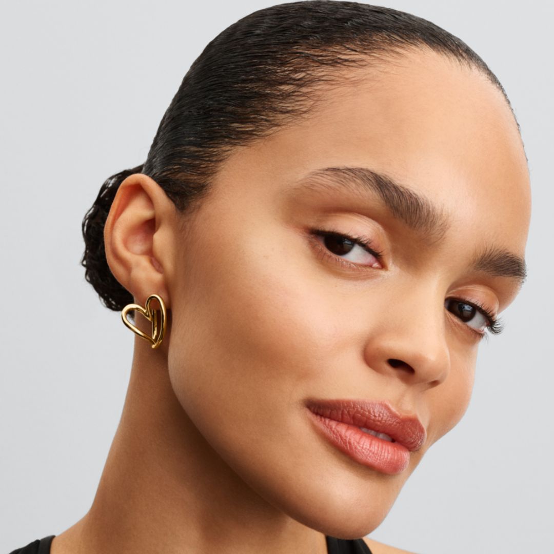 Pandora Essence Organically Shaped Heart rengaskorvakorut, keltakullattu, 263807C00