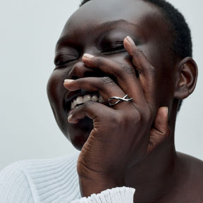 Pandora Essence Organically Shaped Infinity sormus, hopea, 193318C00