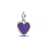 Pandora Moments violetti sydämenmuotoinen riipushela kimaltavalla emalipinnalla ja platinapinnoitetulla korumetallilla