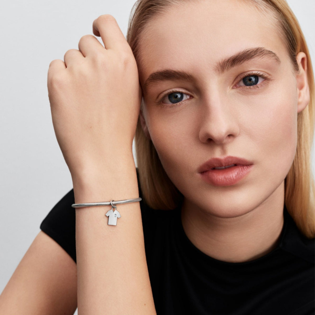 Pandora Moments Engravable Soccer Shirt hela, hopeaa, 794708C01