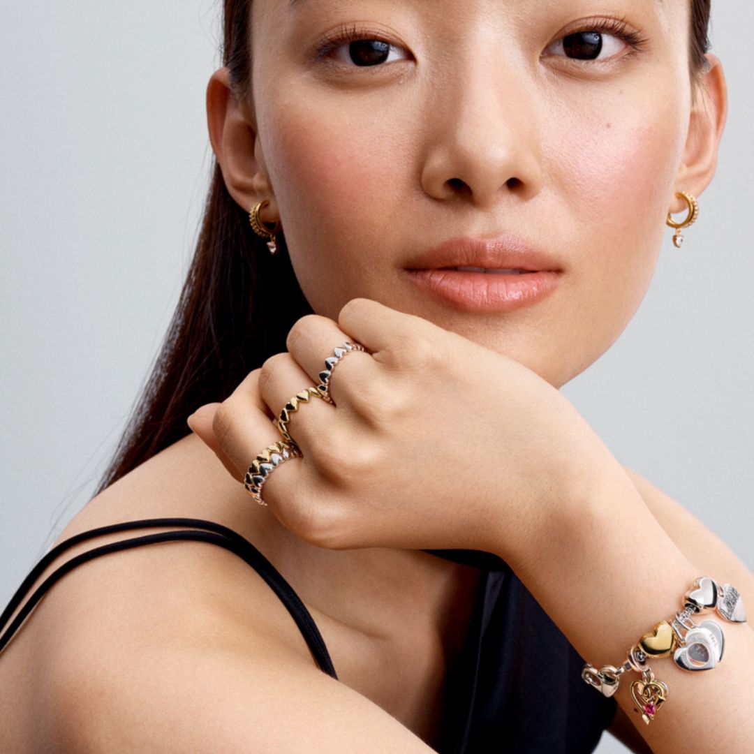 Pandora Moments Row of Hearts sormus, hopea, 193427C00