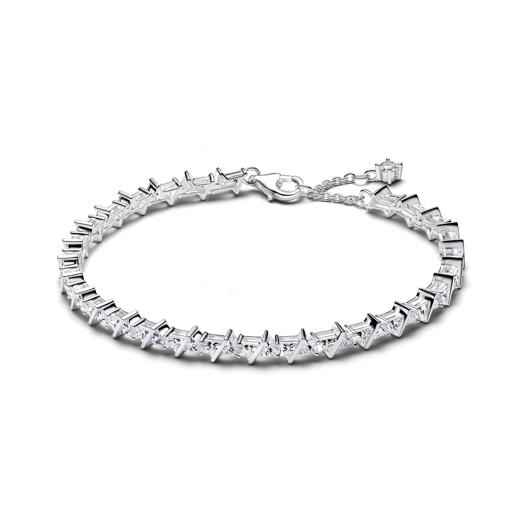 Pandora Moments hopeinen tennisrannekoru säihkyvillä kolmioksi hiotuilla zirkoneilla ja elegantilla lukolla