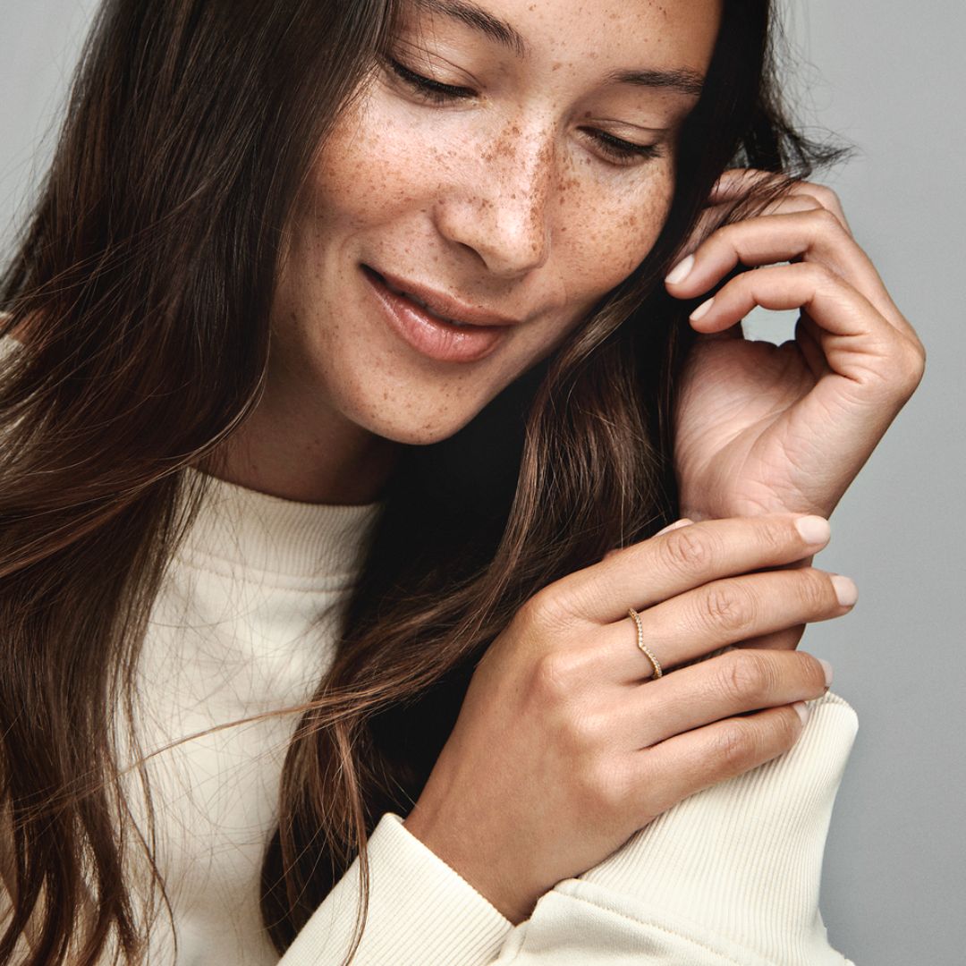 Pandora Timeless Sparkling Wishbone sormus, keltakullattu, 168758C01