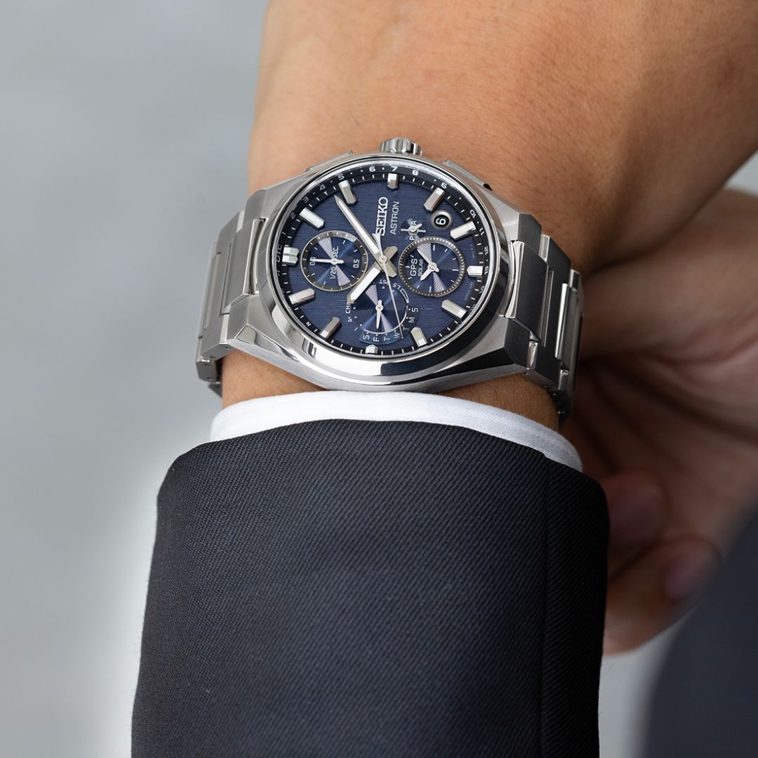 Seiko Astron GPS Solar Dual-Time Chronograph SSH161J1 miesten rannekello, sininen kellotaulu