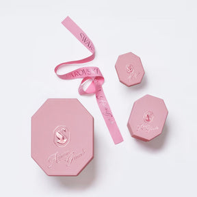 Swarovski x Ariana Grande korvakorut, vaalea metalli, kirkkaat kristallit ja valkoiset helmet, 5720869