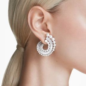 Swarovski x Ariana Grande korvakorut, vaalea metalli, kirkkaat kristallit ja valkoiset helmet, 5720869