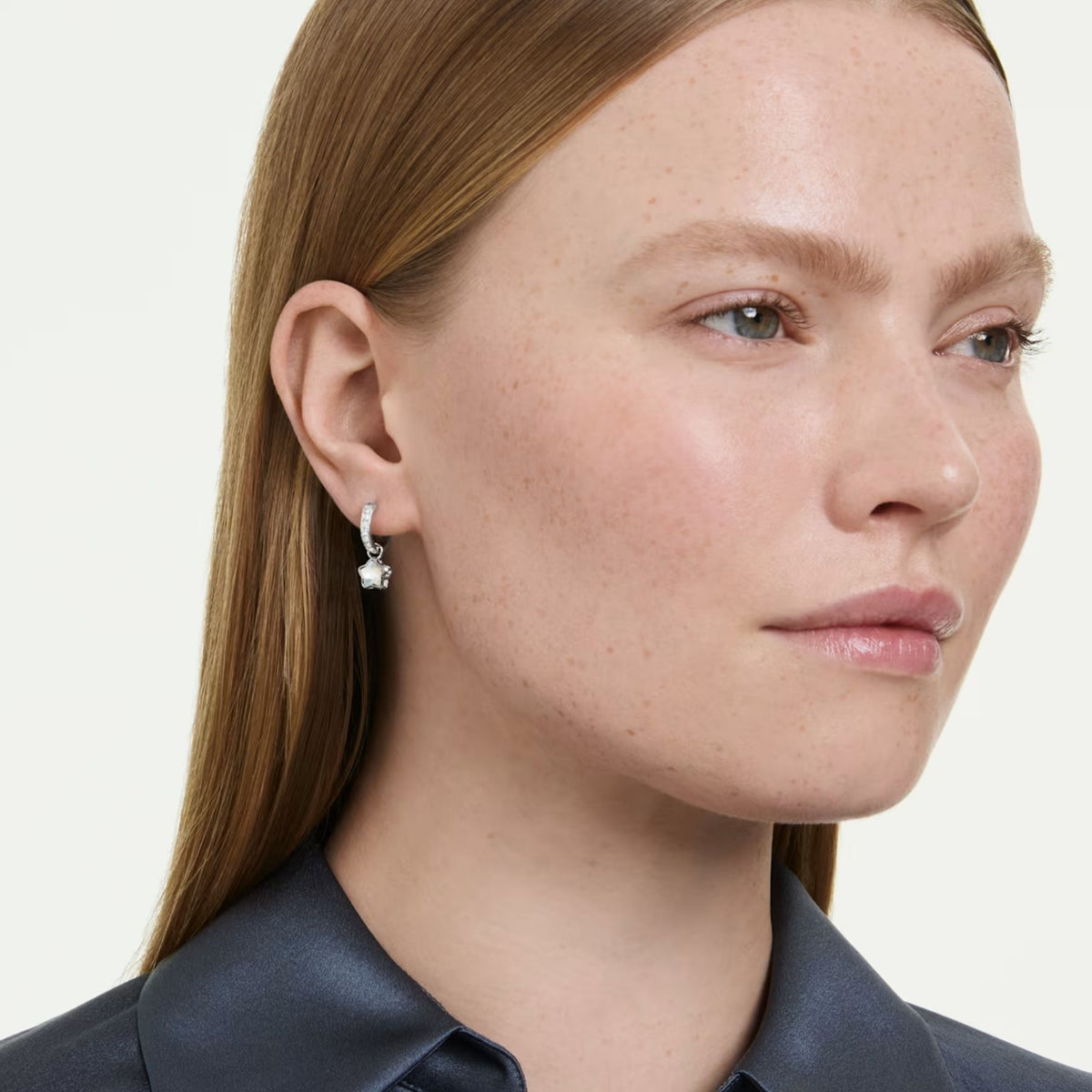 Swarovski Chroma korvakorut, vaalea metalli ja kirkkaat kristallit, 5754172