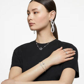 Swarovski Constella cocktail sormus, vaalea metalli ja kirkkaat kristallit, 5642625