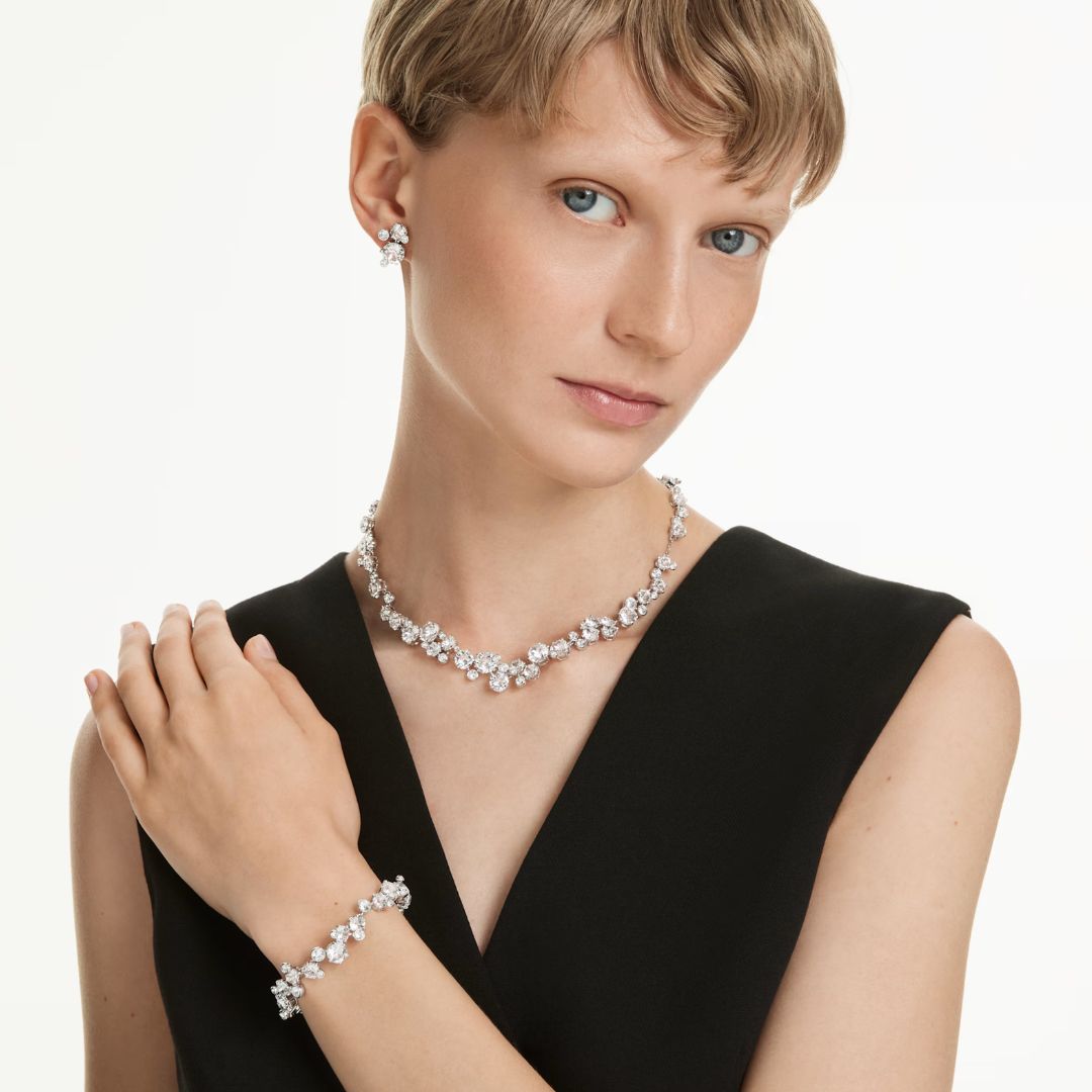 Swarovski Constella, setti, kaulakoru, rannekoru ja korvakorut, vaalea metalli ja kirkkaat kristallit 5738285