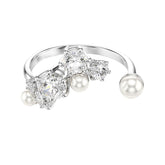 Swarovski Constella sormus, vaalea metalli kirkkailla kristalleilla ja valkoisilla helmillä