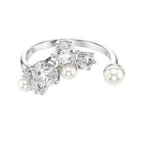 Swarovski Constella sormus, vaalea metalli kirkkailla kristalleilla ja valkoisilla helmillä