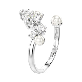 Swarovski Constella sormus, vaalea metalli kirkkailla kristalleilla ja valkoisilla helmillä