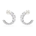 Swarovski Matrix rengaskorvakorut, vaalea metalli kirkkailla kristalleilla ja valkoisella helmellä 5692260