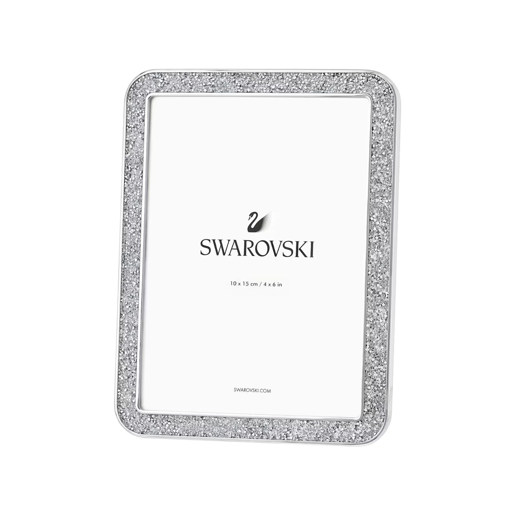Hopeanvärinen Swarovski-kehys 10 x 15 cm koolle, pyöristetyt reunat ja säihkyvä kristallikoristelu.