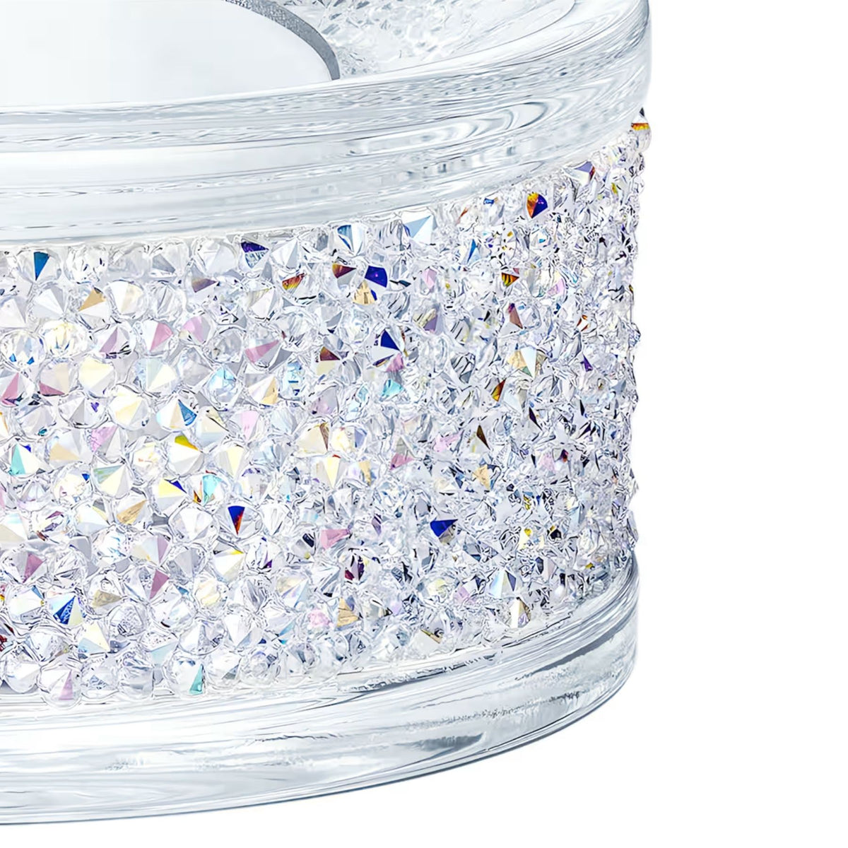 Swarovski kristallinen tuikkukynttilän alusta, jota koristavat säihkyvät hennon violetinsävyiset kristallit tynnyrimäisessä muodossa