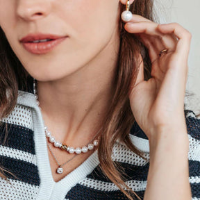 TI SENTO kaulakoru, keltakullattua hopeaa ja valkoiset helmet, 34112YP/42