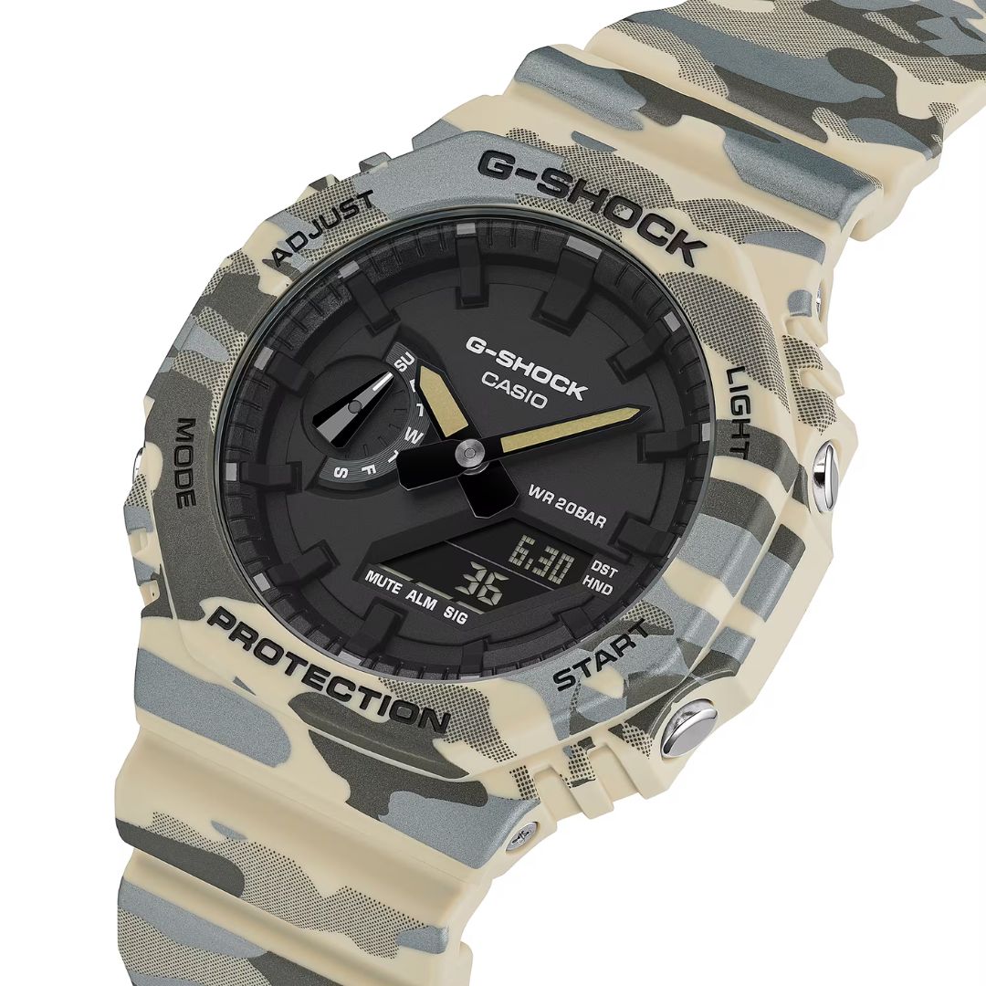 Vaalea Casio G-Shock GA-2100CM-5AER anadigi-rannekello maastokuviolla