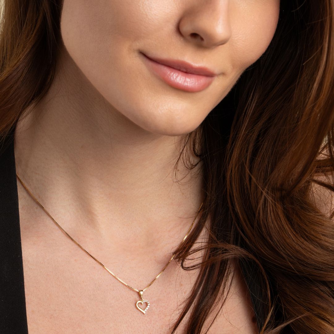 Vittoria sydänriipus zirkoneilla, keltakultaa