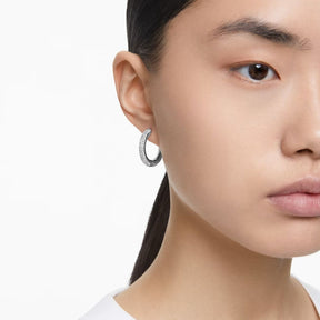 Swarovski Dextera rengaskorvakorut, koko M, vaalea metalli ja kirkkaat kristallit